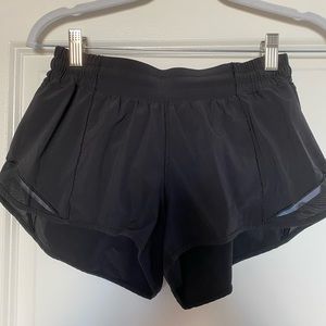 Lululemon Hotty Hot 2.5” Shorts Size 8